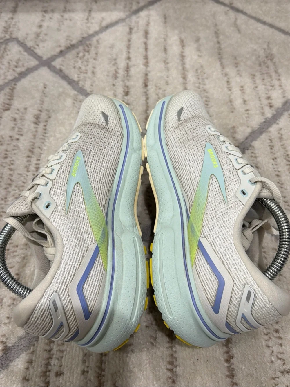 Brooks Ghost 15 Women’s Size 8.5 White Blue Green Running Walking Shoes Sneakers